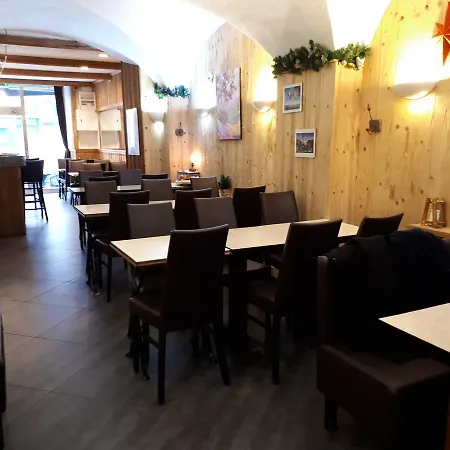 Du Faubourg Hotel 2*
